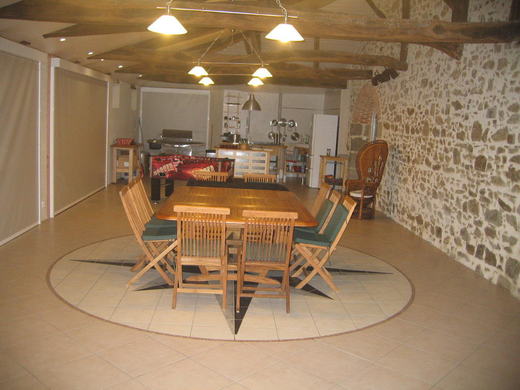 La Minaudiere Nueil-sous-les-Aubiers Exterior photo
