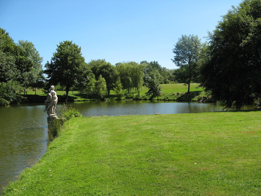 La Minaudiere Nueil-sous-les-Aubiers Exterior photo